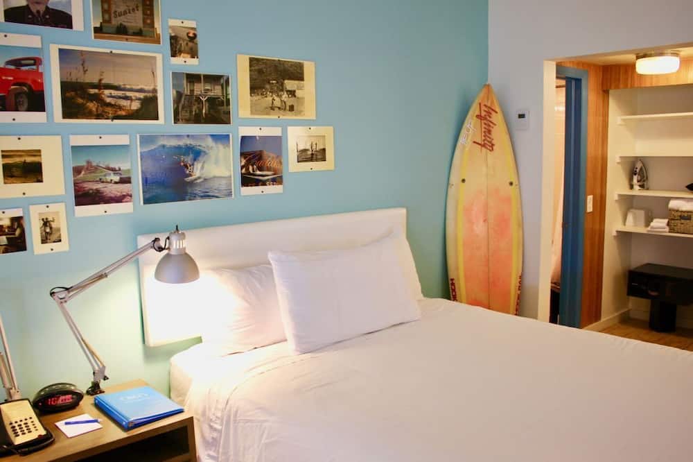 Your Next Beach Getaway! With Outdoor Pool, Free Parking, Pets are Welcome!