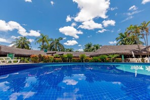 Outdoor pool, a heated pool - Hot Spring Hotel - Apart 805 - Caldas Novas (Caldas Novas)