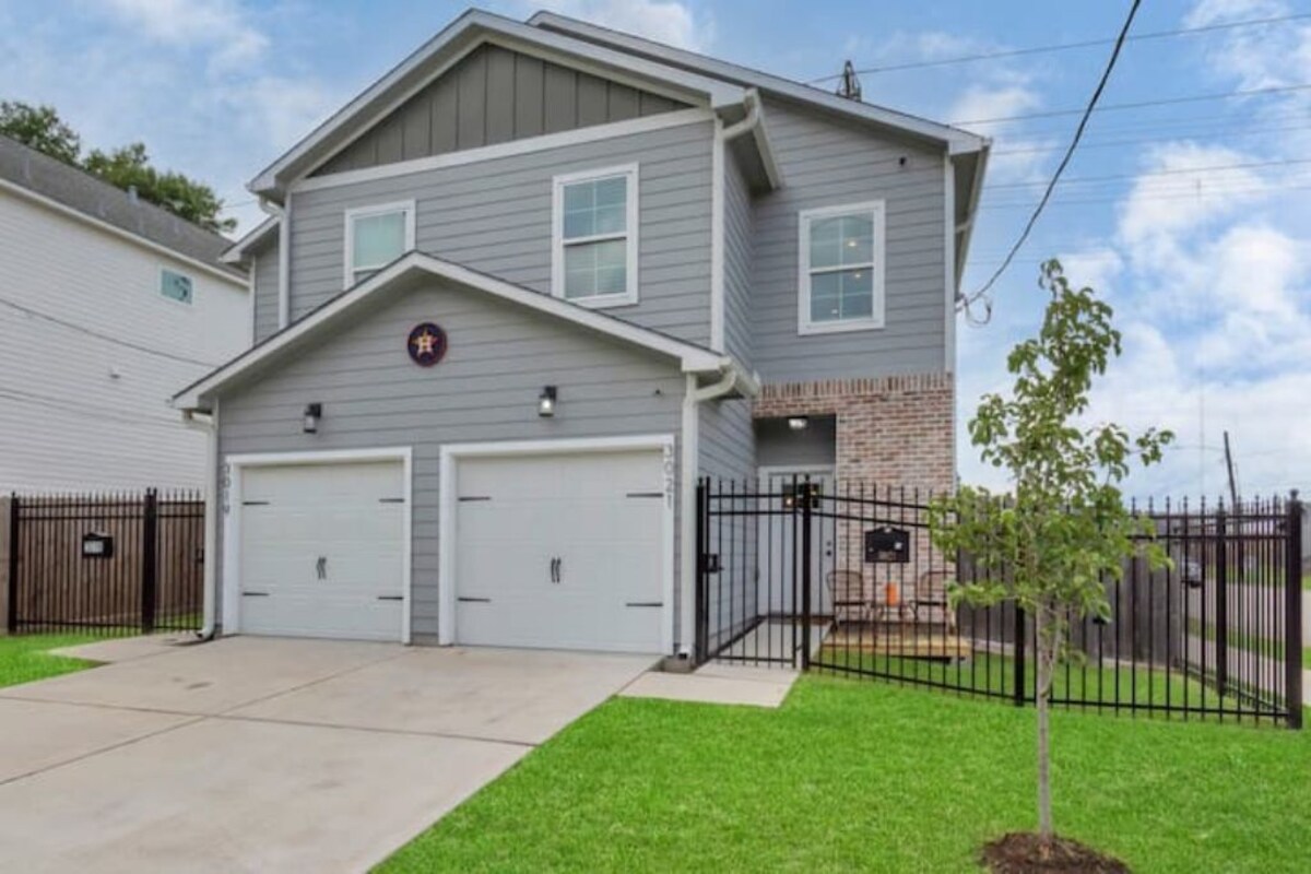 Photo 7 of King-sized master suite and 6 minutes away from Minute Maid Park & Toyota Center