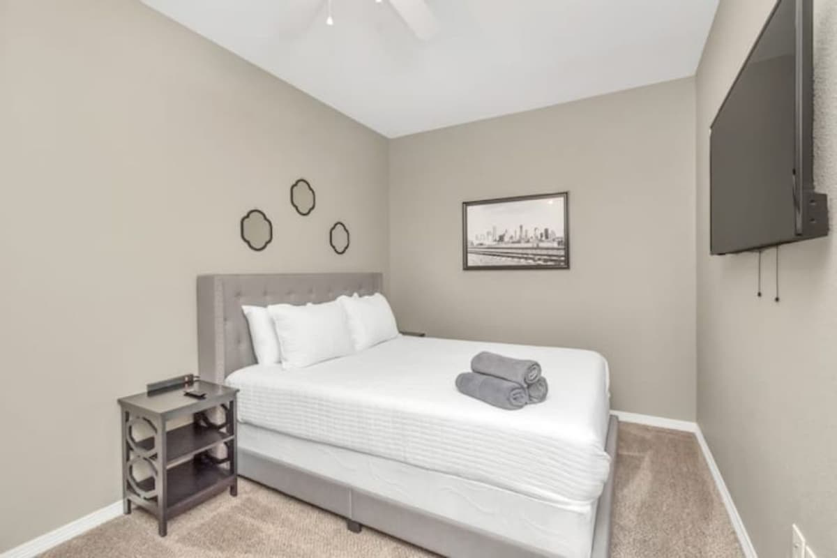 Photo 29 of King-sized master suite and 6 minutes away from Minute Maid Park & Toyota Center