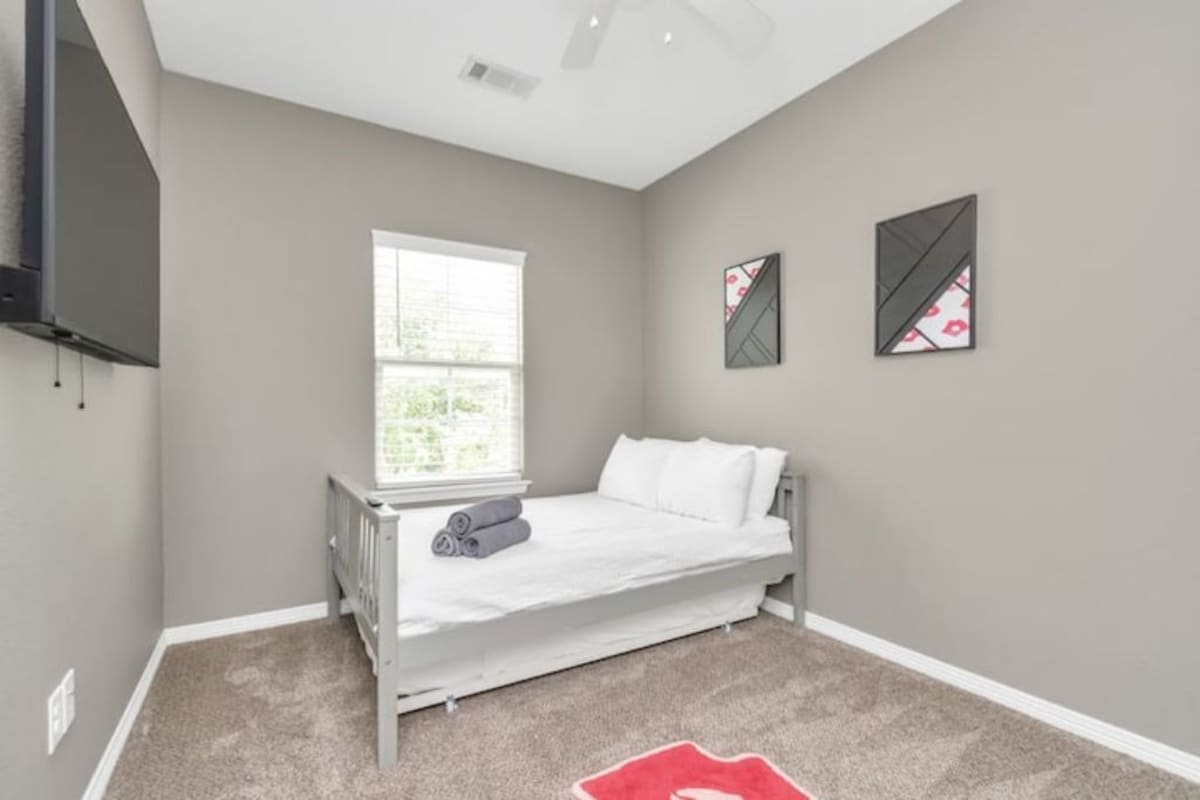 Photo 25 of King-sized master suite and 6 minutes away from Minute Maid Park & Toyota Center