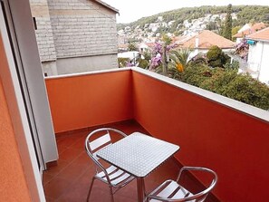 Outdoor dining - Apartments St Rialto - Superior One Bedroom Apartment with Balcony (Jelsa)