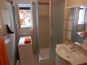 Dusche, Haartrockner, Handtücher