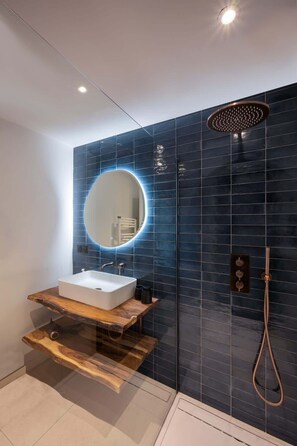 Bathtub, hair dryer, towels