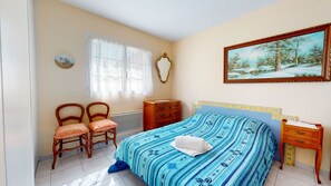 1 slaapkamer, een strijkplank/strijkijzer, internet