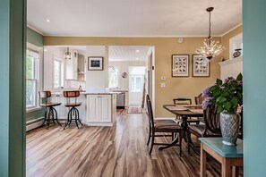 Dining - Munjoy Hill- Immaculately restored antique 1874 New Englander with private patio (Portland)