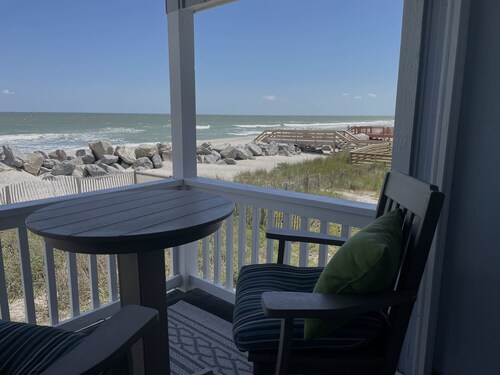 ON THE ROCKS! Oceanfront, 1st floor with a million dollar view and a pool!