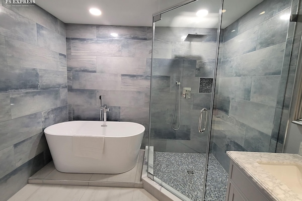soaker tub & rain fall shower