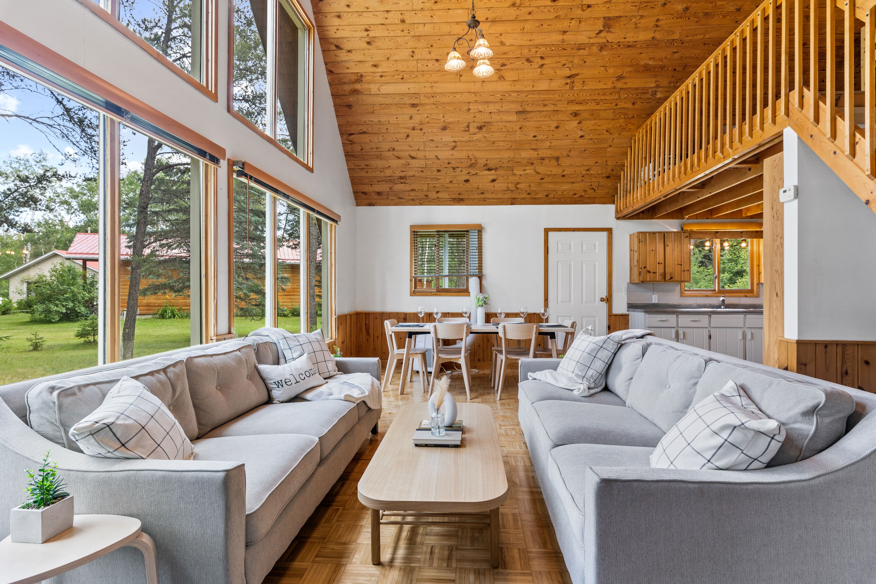 Pineridge Point Cabin - Unwind in the hot tub or get Cozy Next to the Woodstove