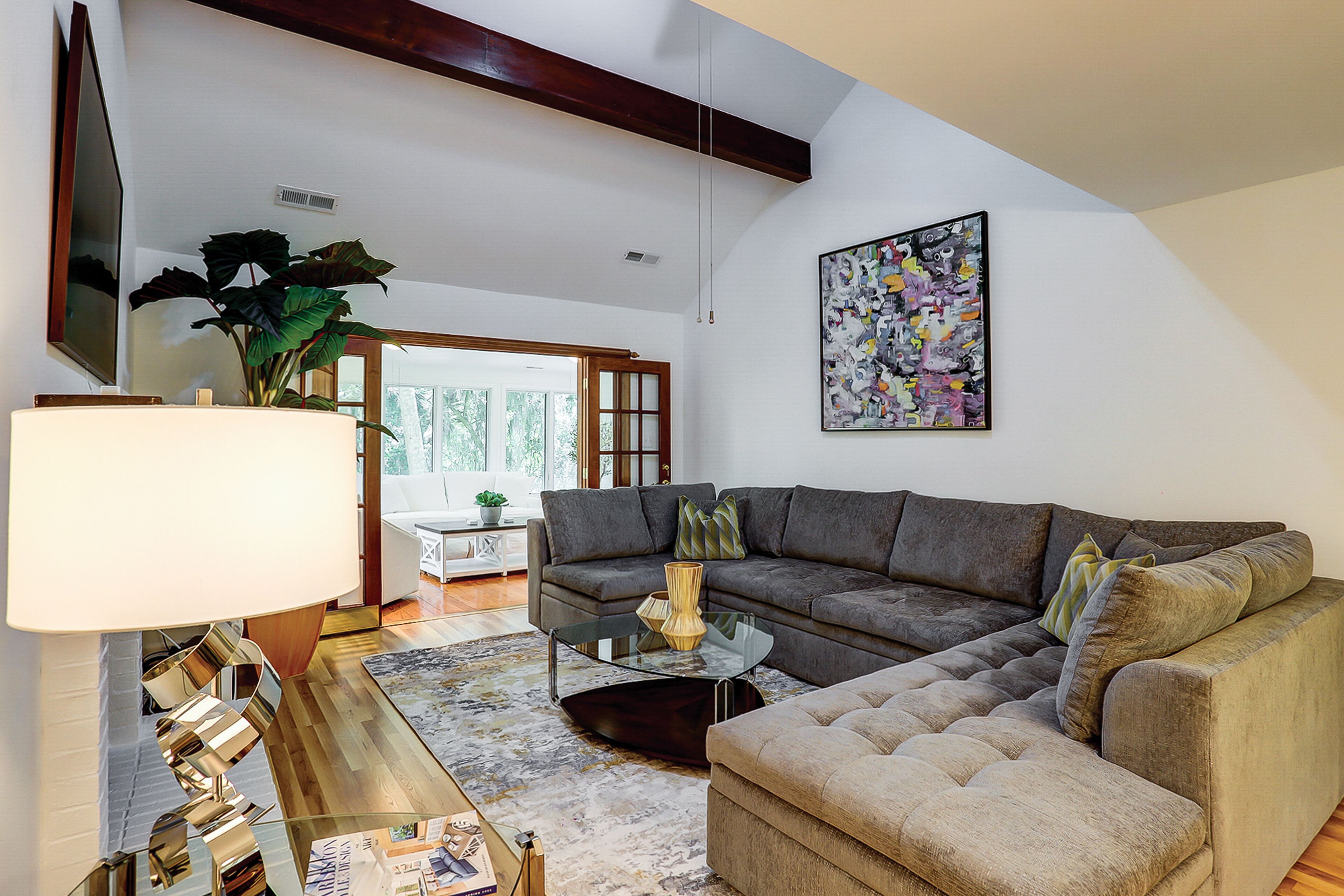 Lowcountry cottage with deck & fireplace + on-site pool, tennis, & golf