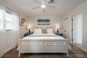 3 habitaciones, tabla de planchar con plancha y cuna de viaje 