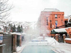A heated pool - Walk 2 Lifts, Studio, Hot Tub, Pool, Private Balcony, Studio, Sleeps 4 (Park City)