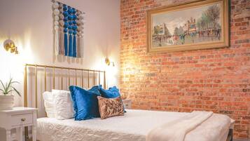 2 bedrooms, desk, iron/ironing board, free WiFi