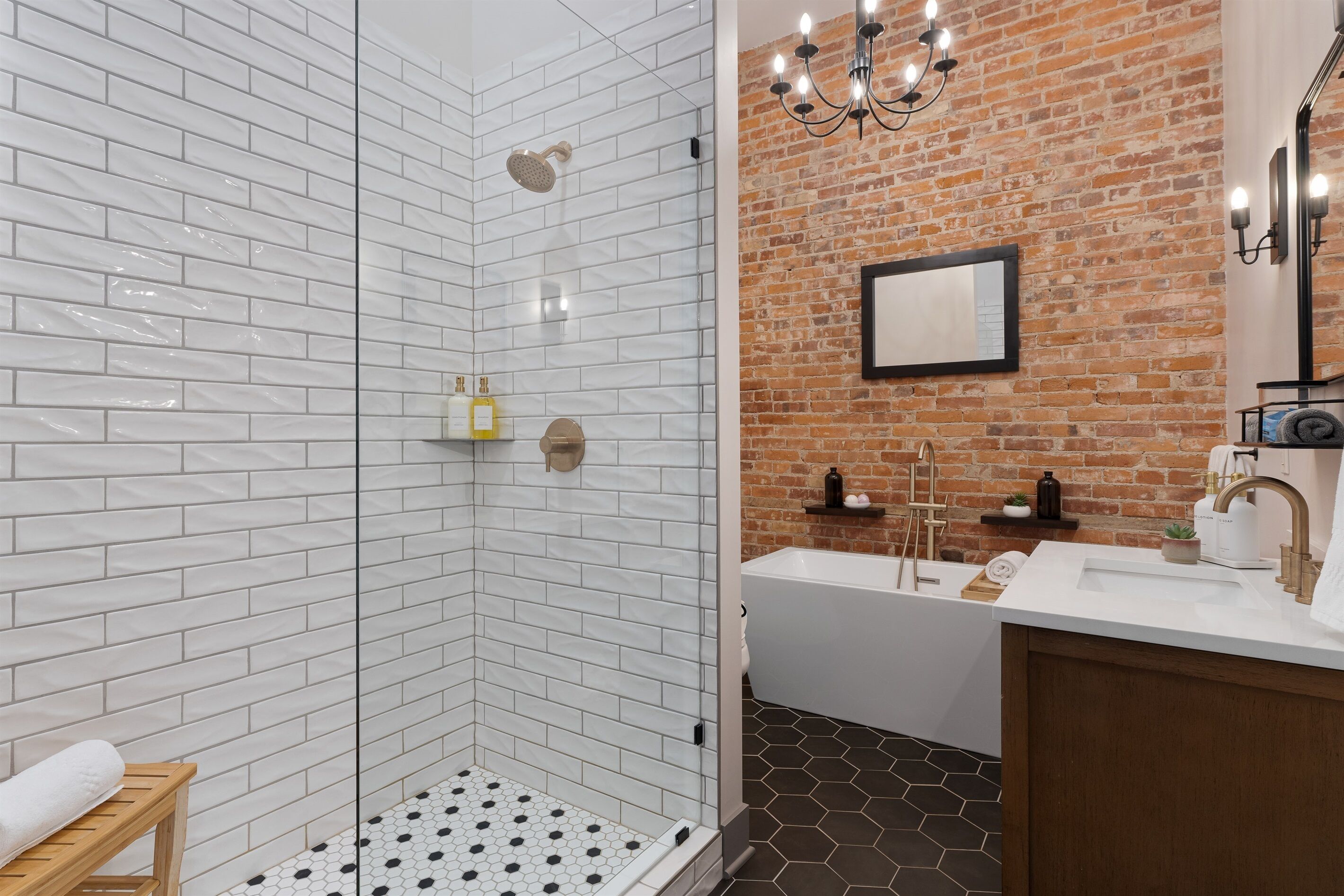 浴缸、吹风机、毛巾