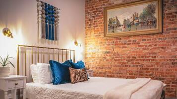 2 makuuhuonetta, työpöytä, silitysrauta/-lauta, ilmainen Wi-Fi