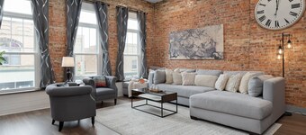 Private Boutique Getaway • Soaking Bath & Fireplace