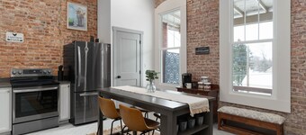 Downtown 2-BR Loft w/ Soaking Tub, Fireplace, Deck