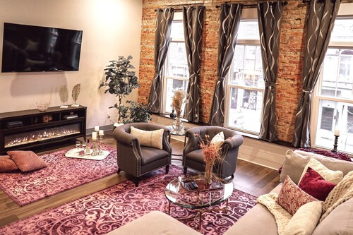 Downtown 2BR Loft: Deck, Soaking Tub & Fireplace