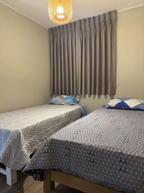3 bedrooms, desk, WiFi, bed sheets