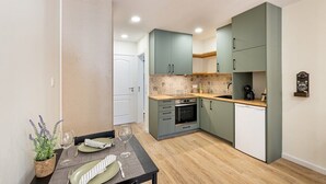 Fridge, microwave, oven, stovetop - Liberdade 546 Apartments B by Sé Apartamentos (Braga)