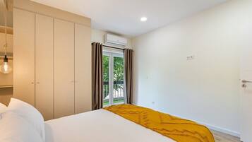 2 bedrooms, iron/ironing board, Internet, bed sheets