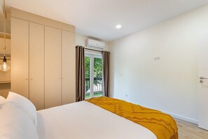 2 bedrooms, iron/ironing board, Internet, bed sheets