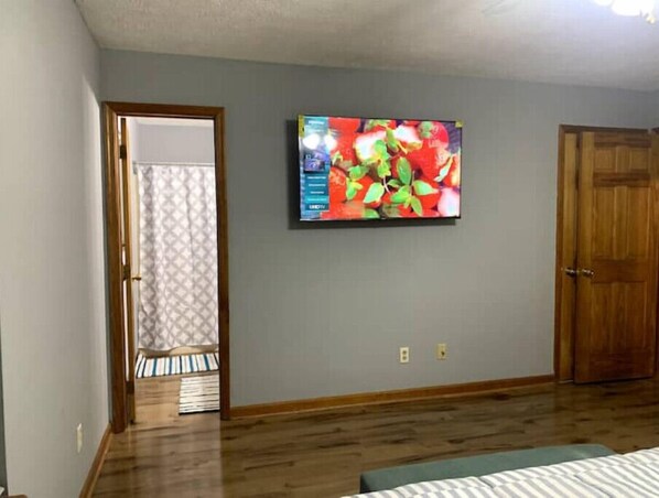 2 bedrooms, WiFi - Bee Home.. (Rome)