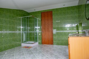 Shower, towels, soap, shampoo
