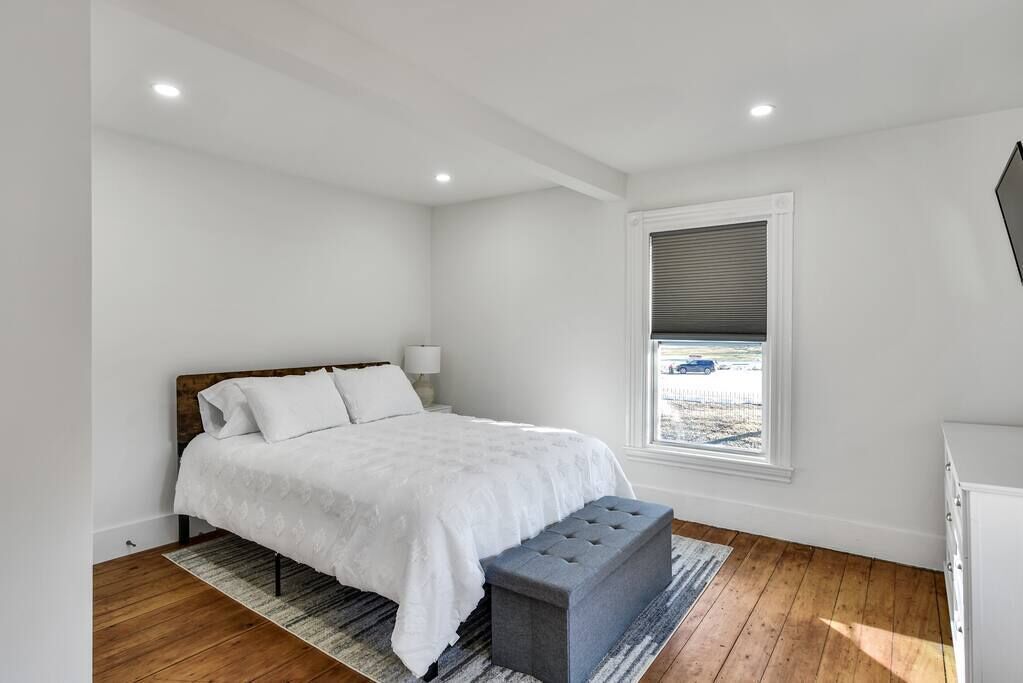 Beautiful Open Concept 1 bedroom