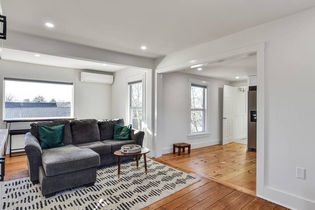 Beautiful Open Concept 1 bedroom