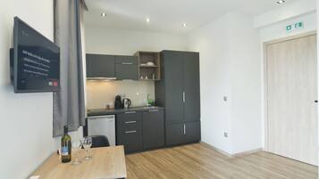 Fridge, microwave, coffee/tea maker, electric kettle