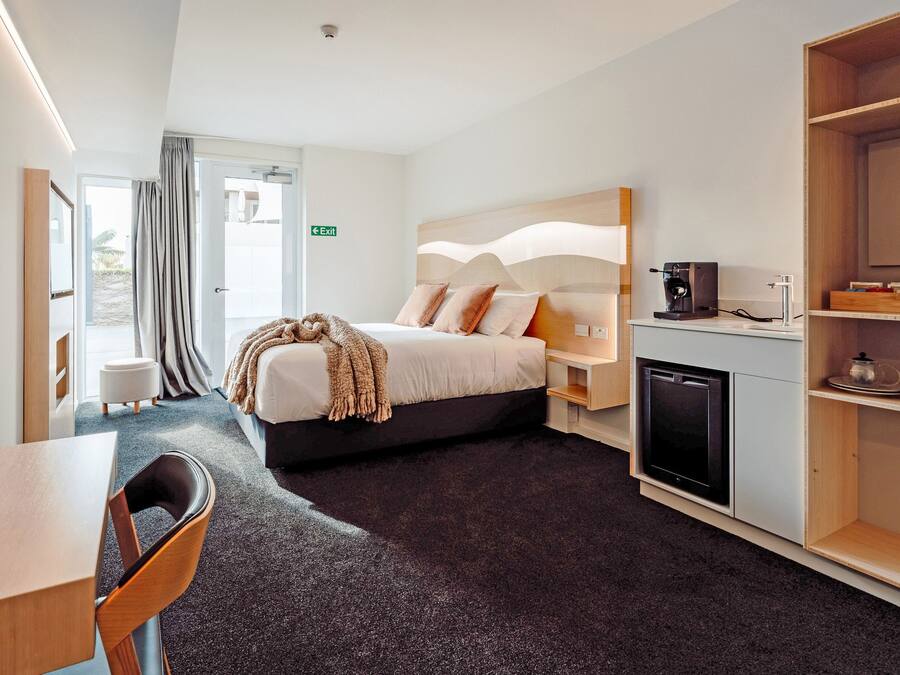 Deluxe Suite | Egyptian cotton sheets, premium bedding, blackout drapes, soundproofing