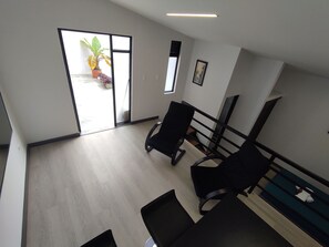 Loft exclusivo, 1 cama King size, baño privado, vista al patio | Terraza o patio