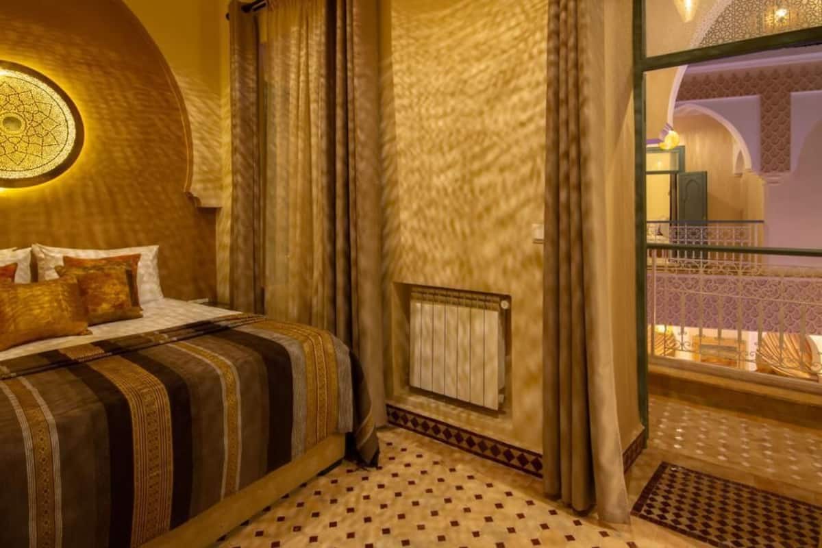 Decoración personalizada, wifi gratis y ropa de cama