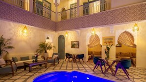المنطقة المحيطة بالمنشأة