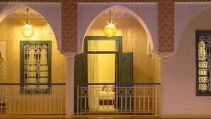 واي فاي مجانًا وبديكورات فريدة لكل غرفة وملاءات أسرّة
