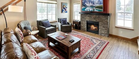 Smart TV, fireplace