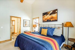 4 Schlafzimmer, Schreibtisch, Bügeleisen/Bügelbrett, Reisekinderbett