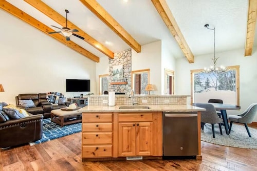 Dog-friendly McCall home -near bike trails