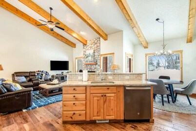 Dog-friendly McCall home -near bike trails