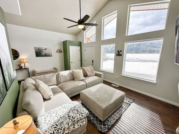 Smart TV, fireplace, DVD player