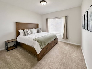 3 bedrooms, desk, iron/ironing board, travel cot