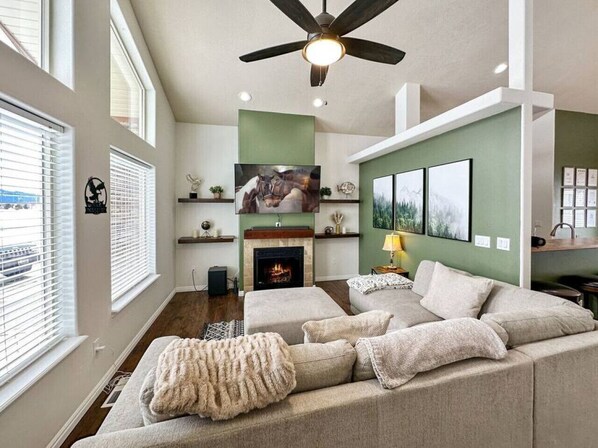 Smart-TV, Kamin, DVD-Player