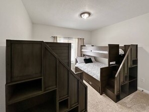 3 bedrooms, desk, iron/ironing board, travel crib