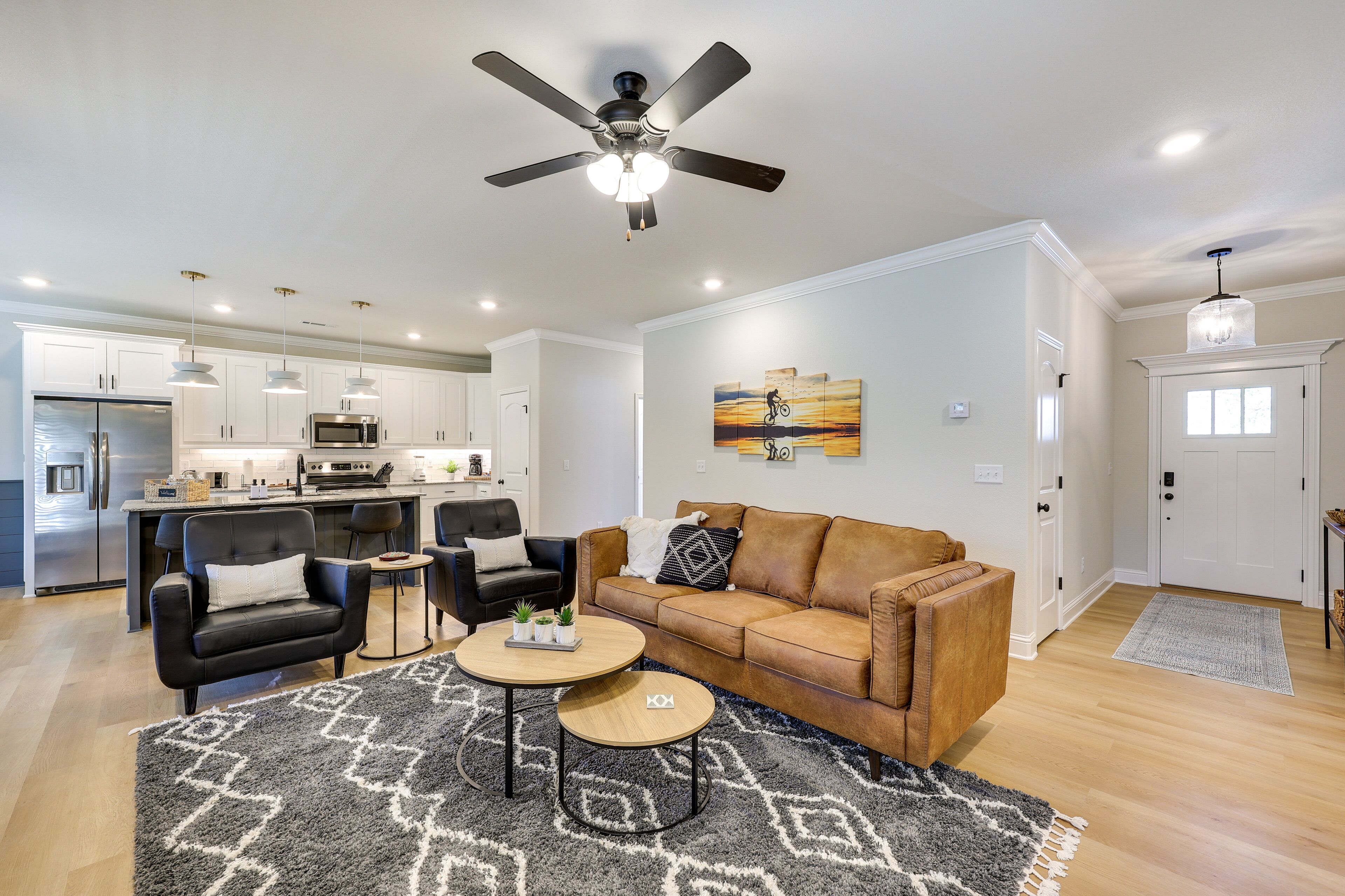 Biking Haven: Charming Bella Vista Home w/ Games!