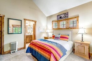 2 bedrooms, desk, iron/ironing board, travel crib
