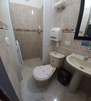 Bathroom - HOTEL SAN ADOLFO CAREPA  (Carepa)