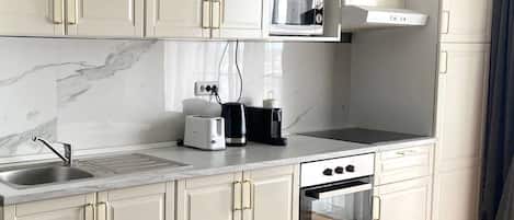 Cookware/dishes/utensils