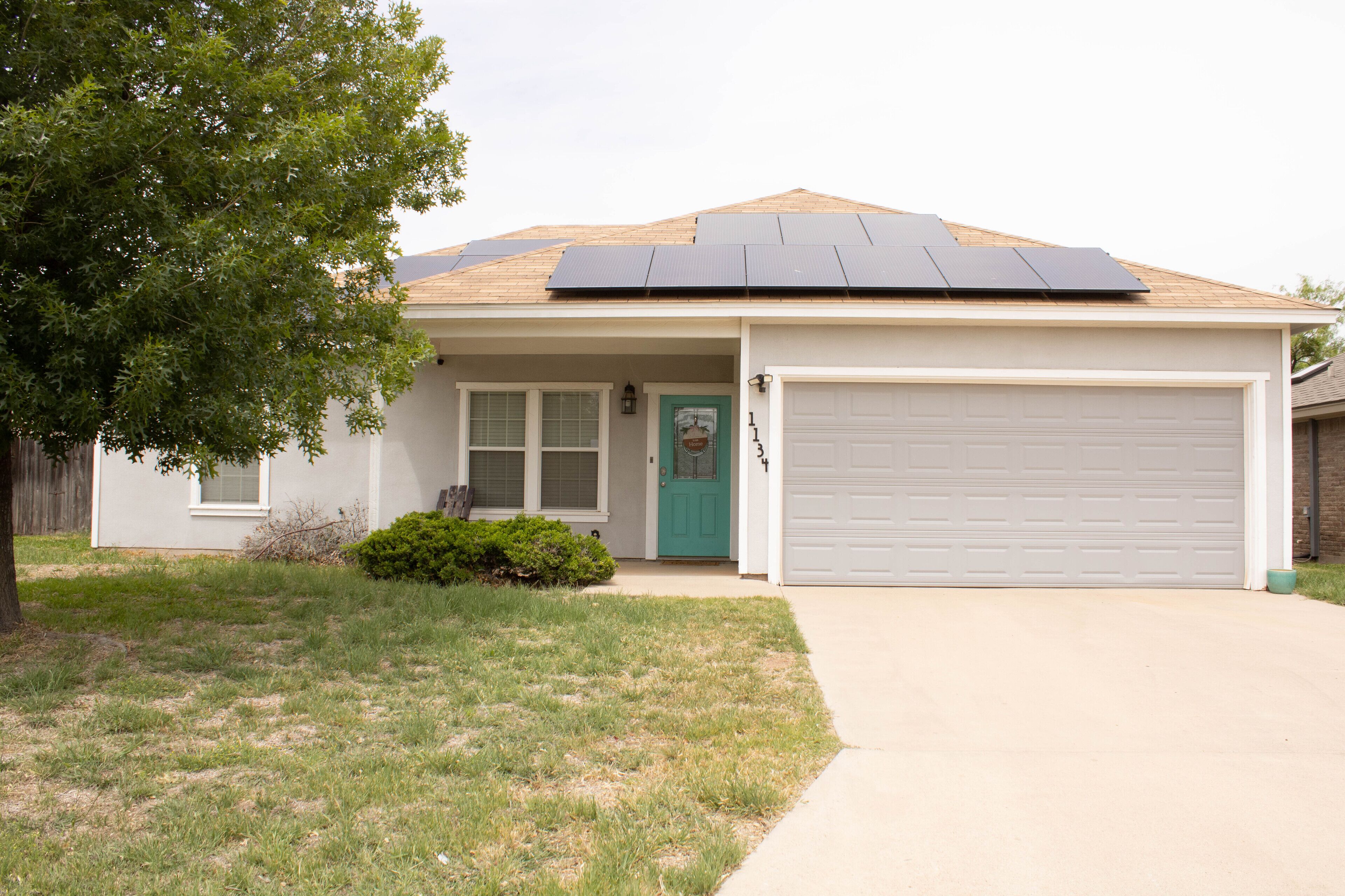 3 bedroom, 2 bath, with POOL and big backyard!