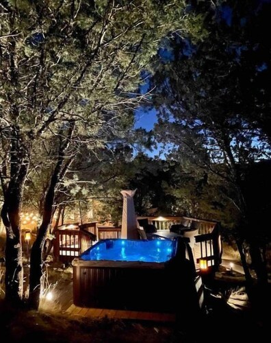 Spacious mountain retreat near Ski Apache and 15 mins from Downtown Ruidoso. 